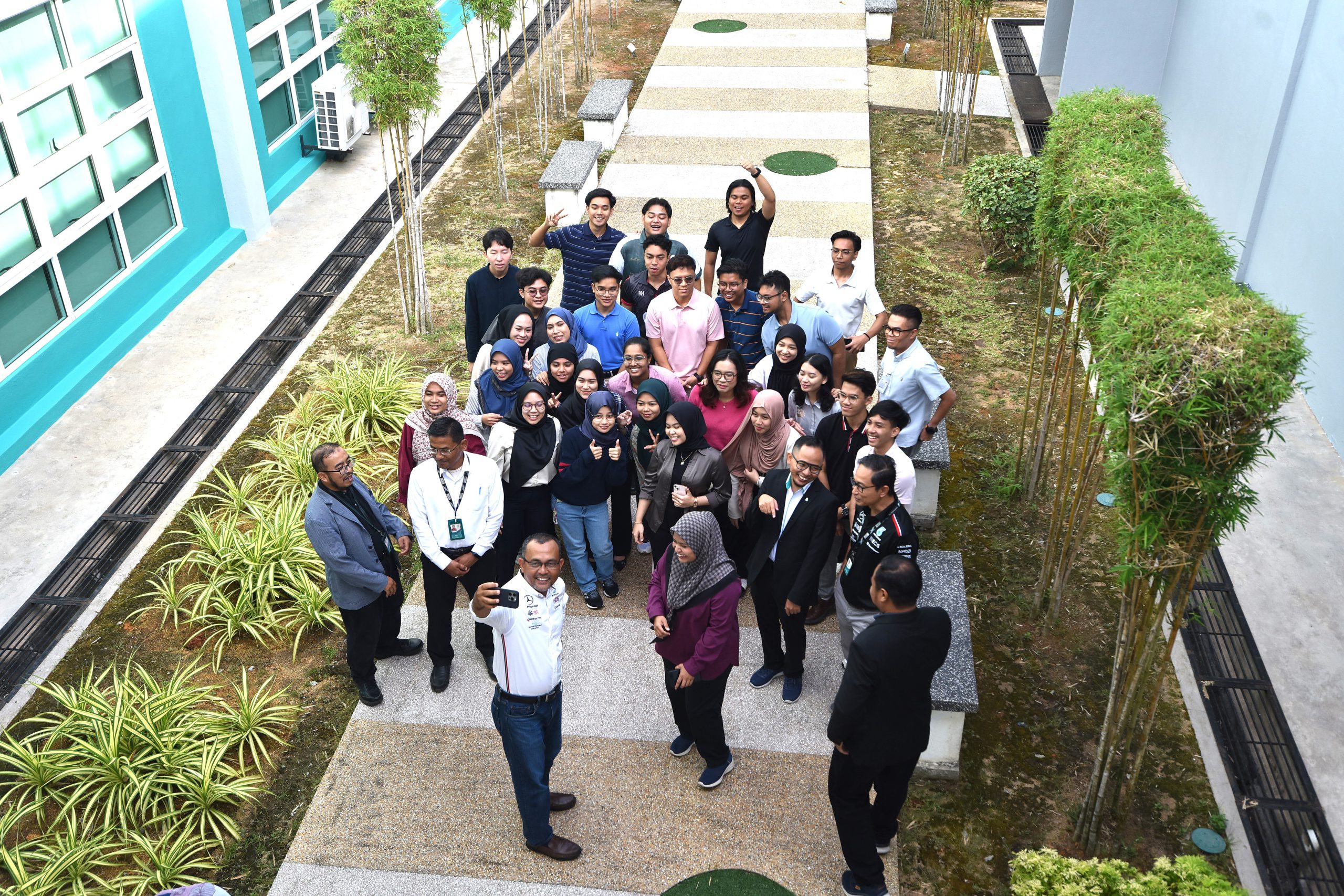 All smiles and good vibes with the participants on their first day in INSTEP.