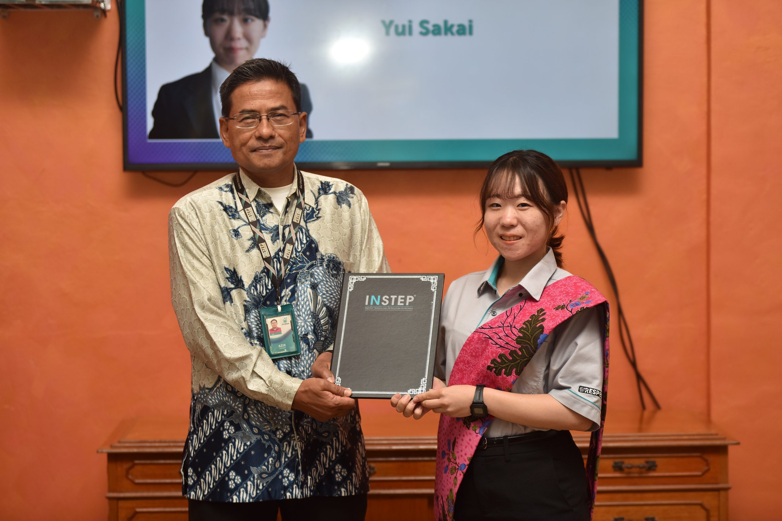 The certificate giving ceremony session during the event.