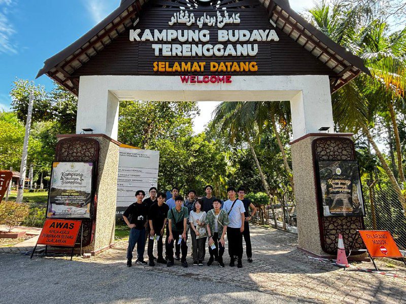 A visit to Terengganu Cultural Village for the learners to experience the rich culture and traditions of local community.